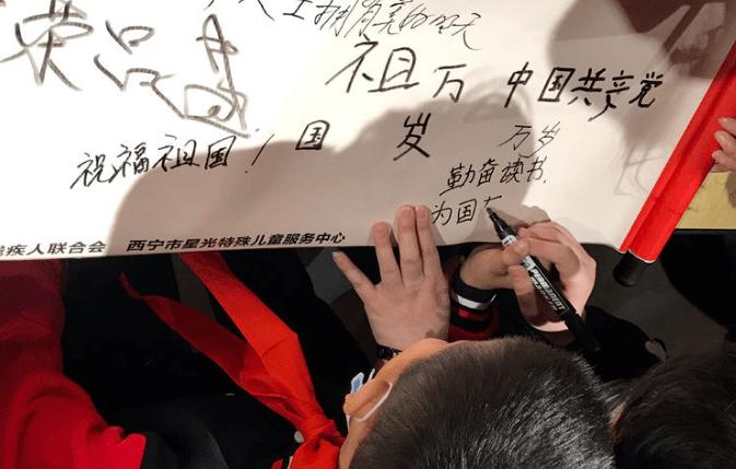 两民警十多年前在玩具店老板处买气枪,被判缓刑丢公职申诉多年